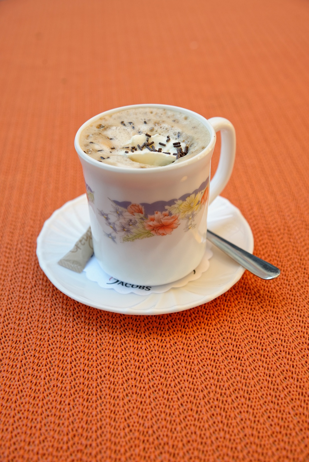 Kahvikuppi DDR-ajan tyyliin, Leipzig 2015